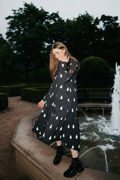 Midnight Drop Coat – White Rain