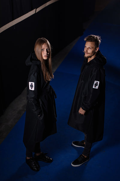 Black raincoat / King of Diamonds