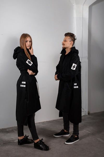 Black raincoat / King of Diamonds